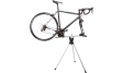 Integrerad cykelhållare och monteringsställ som gör det enkelt att montera och demontera cykeln
